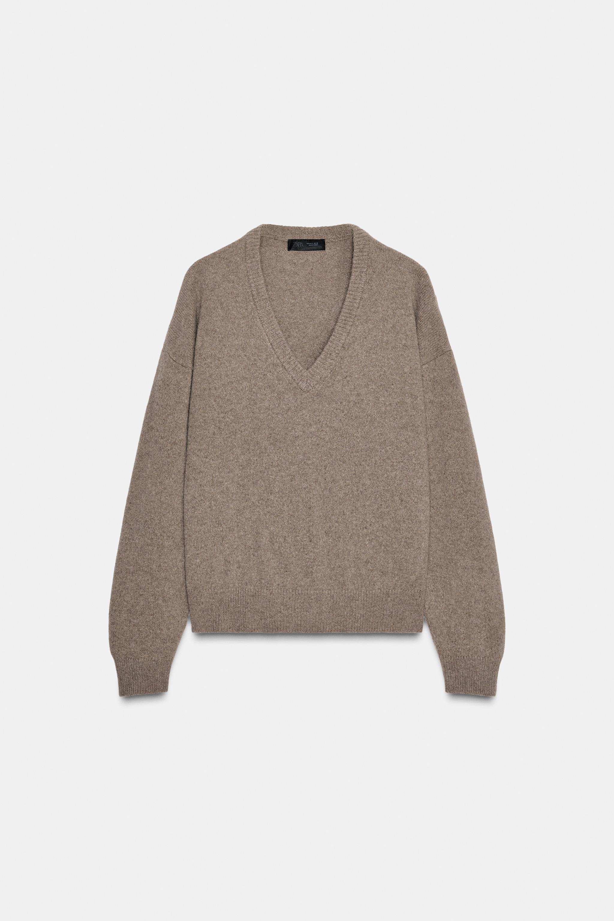 CASHMERE AND WOOL V-NECK JUMPER